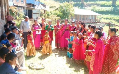 फस्कोटको बालचेतना प्राविमा शिक्षक, विद्यार्थी र अभिभावकले सँगै खेले देउसी–भैलो